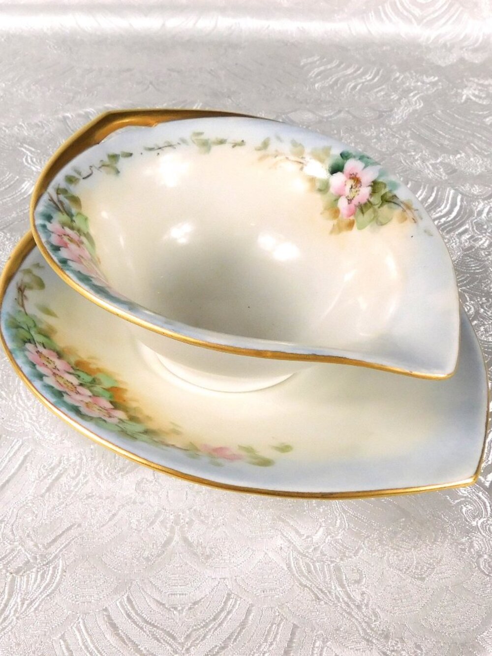 Unmarked White Floral Gravy Boat with Underplate # 27664